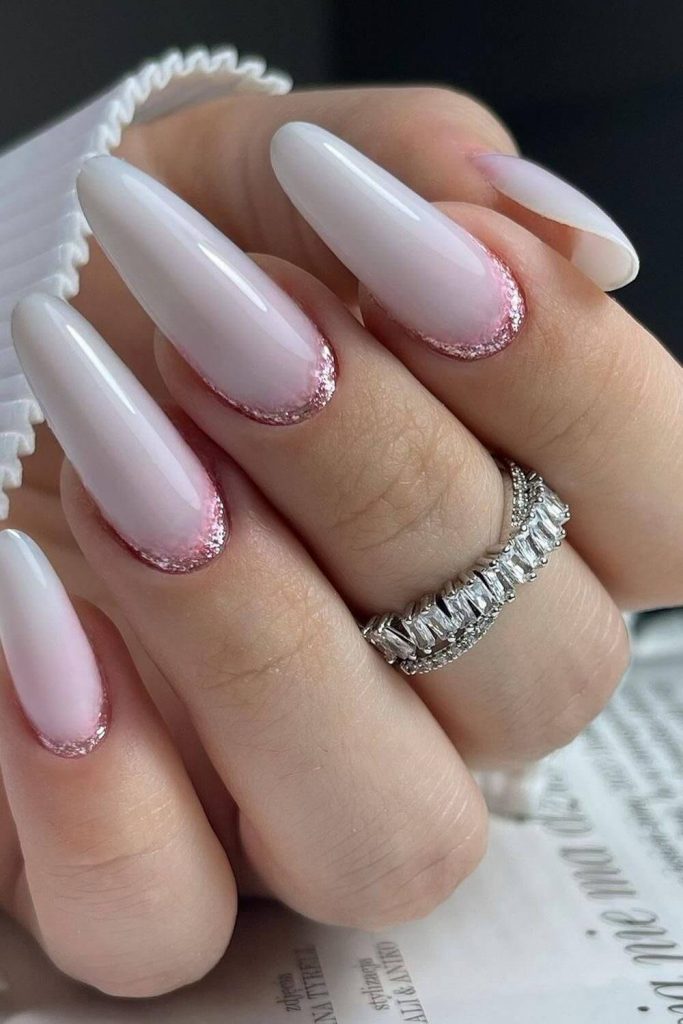 ongles blanc laiteux