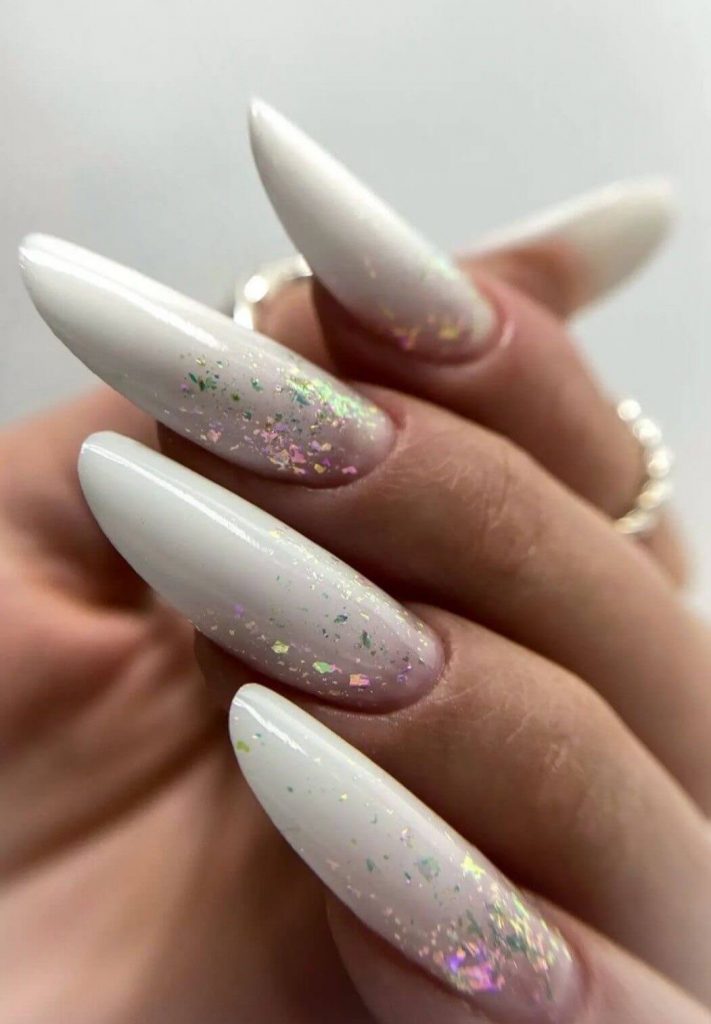 ongles blanc laiteux