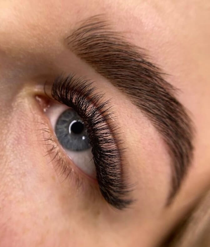 Extension de cils volume russe