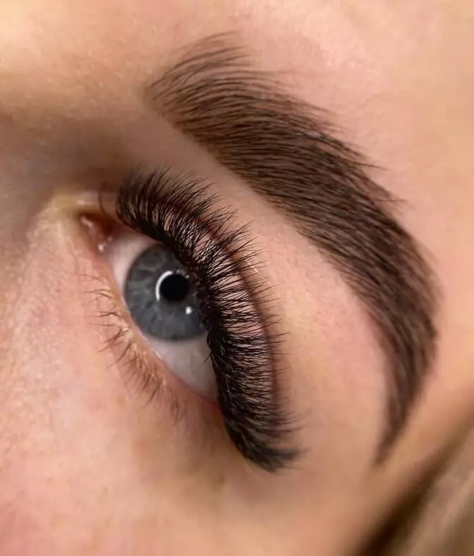 Extension de cils volume russe